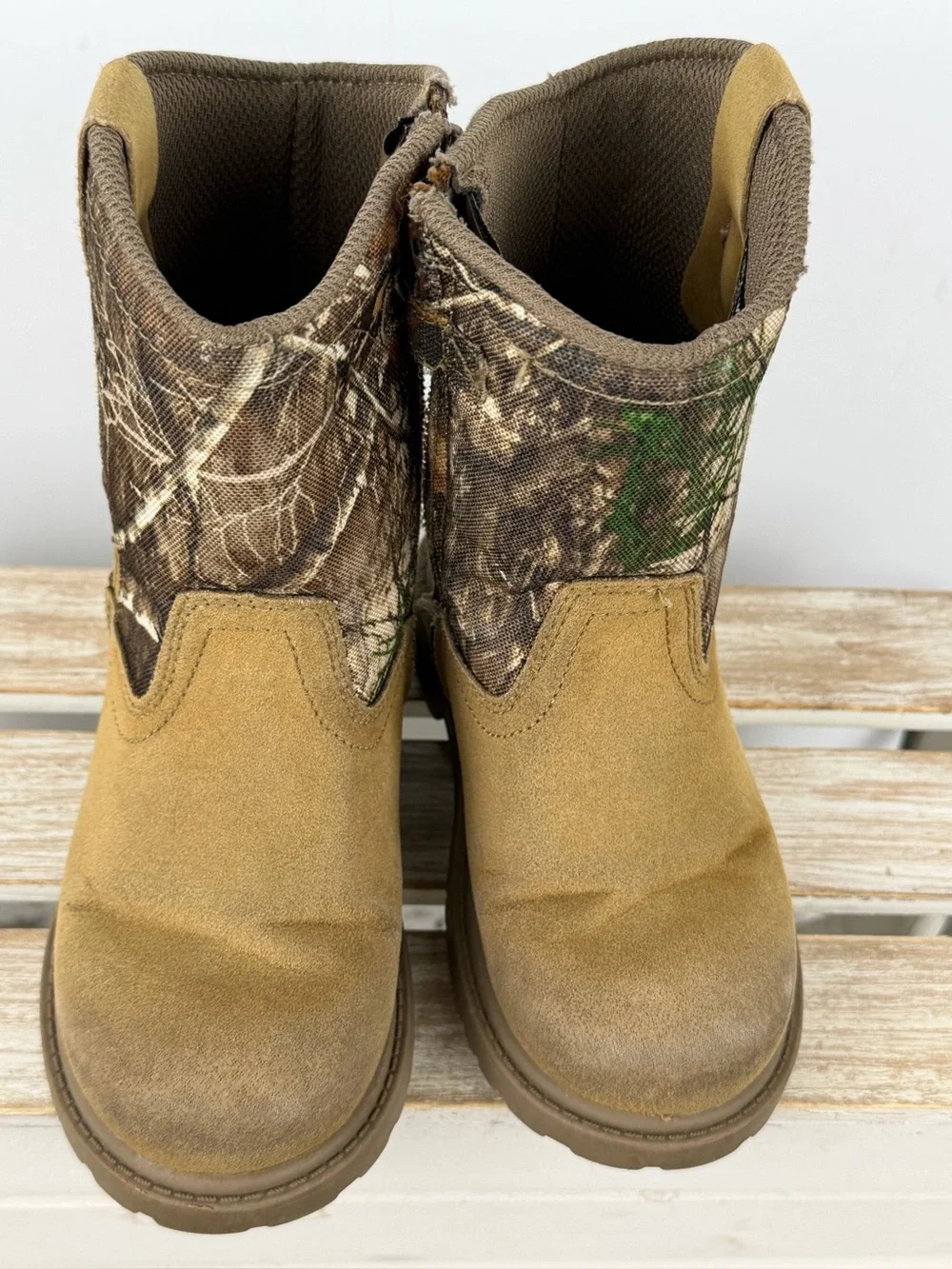 Magellan Outdoors Kids' Boone Realtree Edge boots tan faux-suede camo Sz 10D